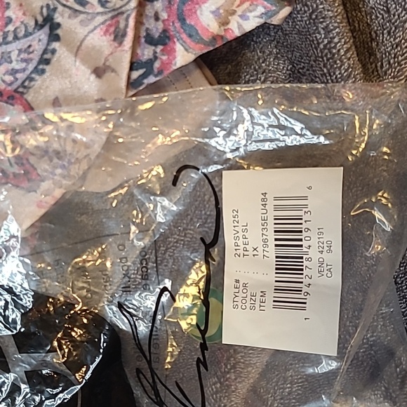 WAS  $30  DG2 by DIANE GILMAN Pastel Sleeveless Top - Picture 16 of 16